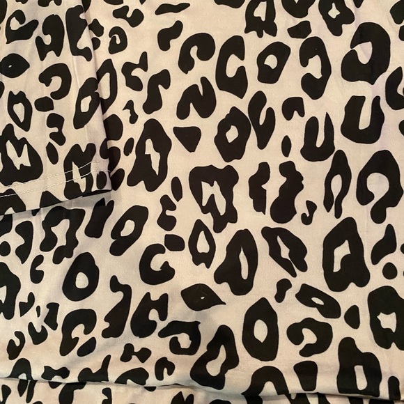Leopard pull-over top Size L - Picture 2 of 5